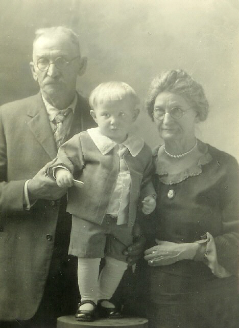 [Michael and Anna Reinhardt with Albert Miner]