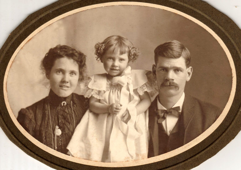 [Lena, Bessie and George Lee]