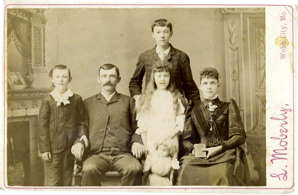 [Family group - Webb City, Missouri]
