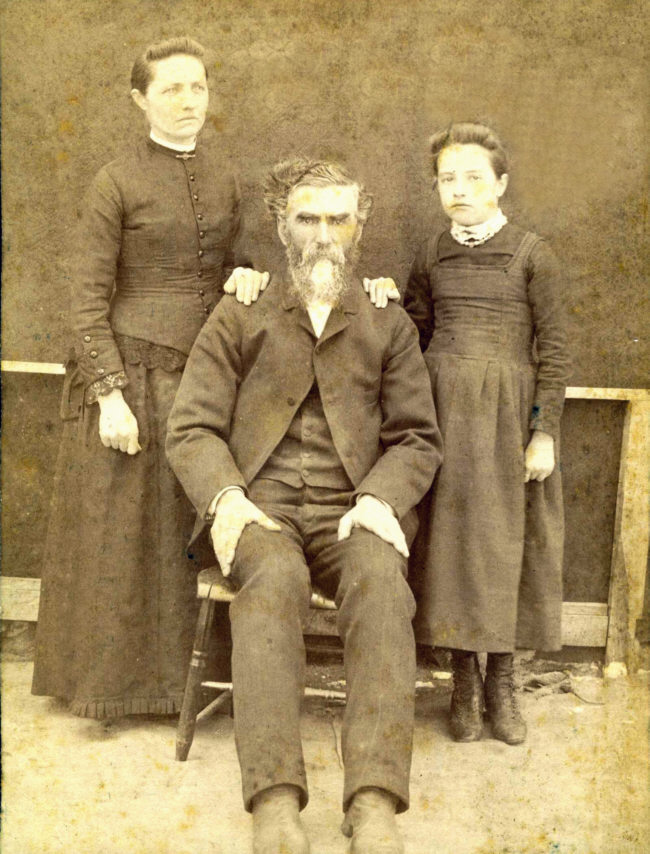 [Family group - Miami, Missouri photographer]