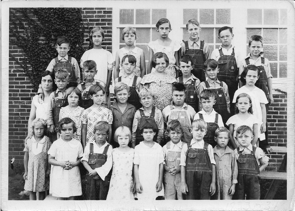 [Mooresville Grades 1-3 in 1933]
