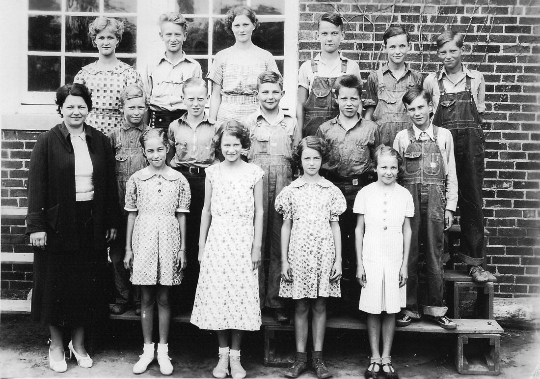 [Mooresville Grades 1-8 in 1935]